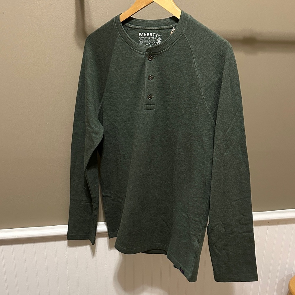 Faherty Dark Green Long-Sleeve Henley